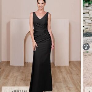 Dawson Crepe dress from Reverly. Size 14